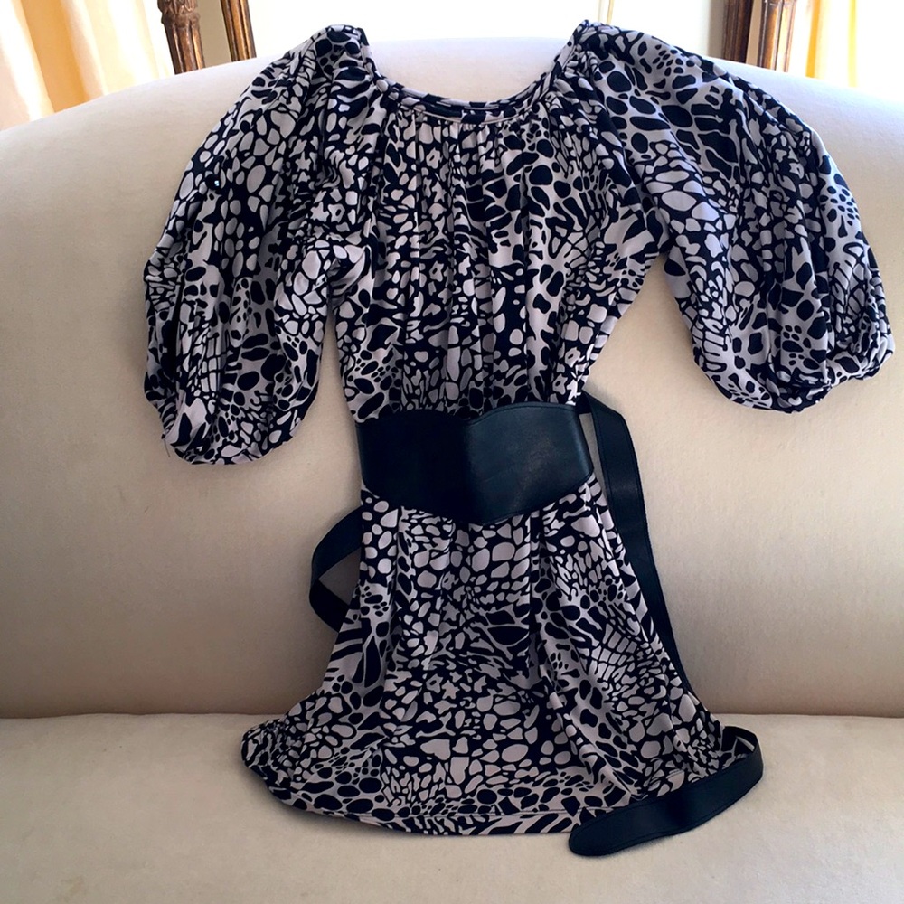 Girls Nicole Miller Kimono Style Dress with belt.